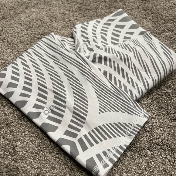 ALO High waisted capri leggings - Picture 6 of 6